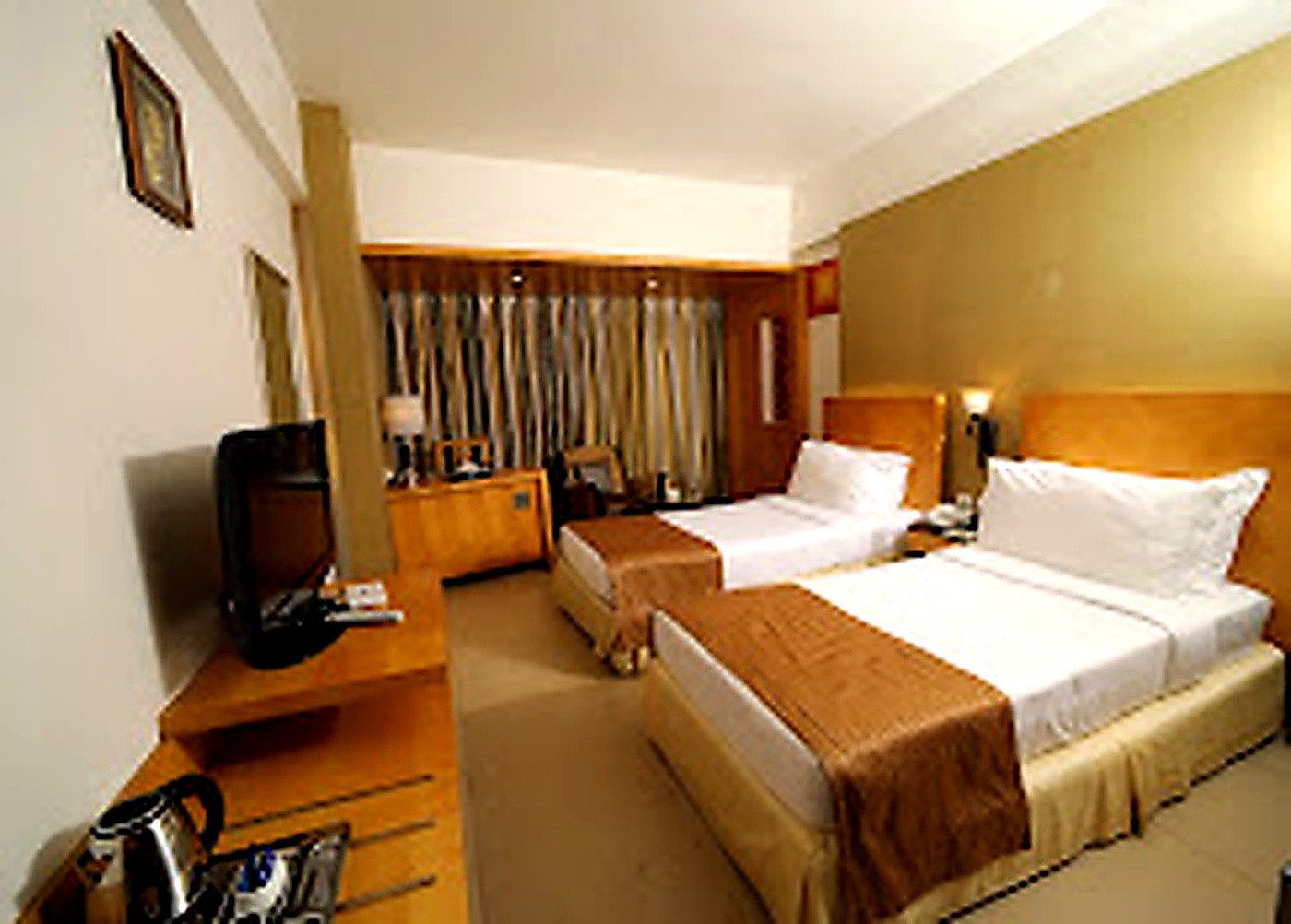 Peninsula Grand